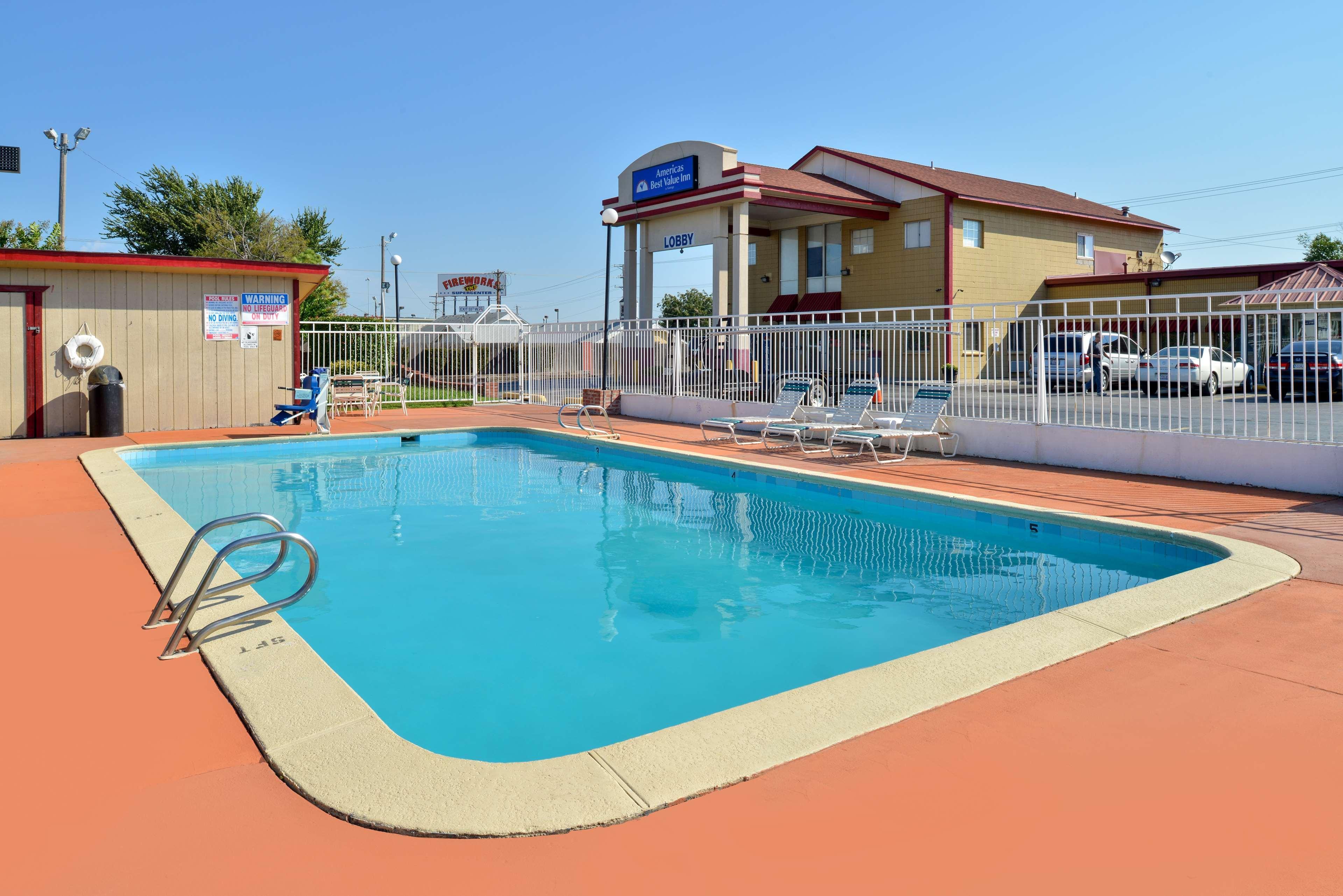 Americas Best Value Inn Tulsa I-44 Oakhurst Exterior foto