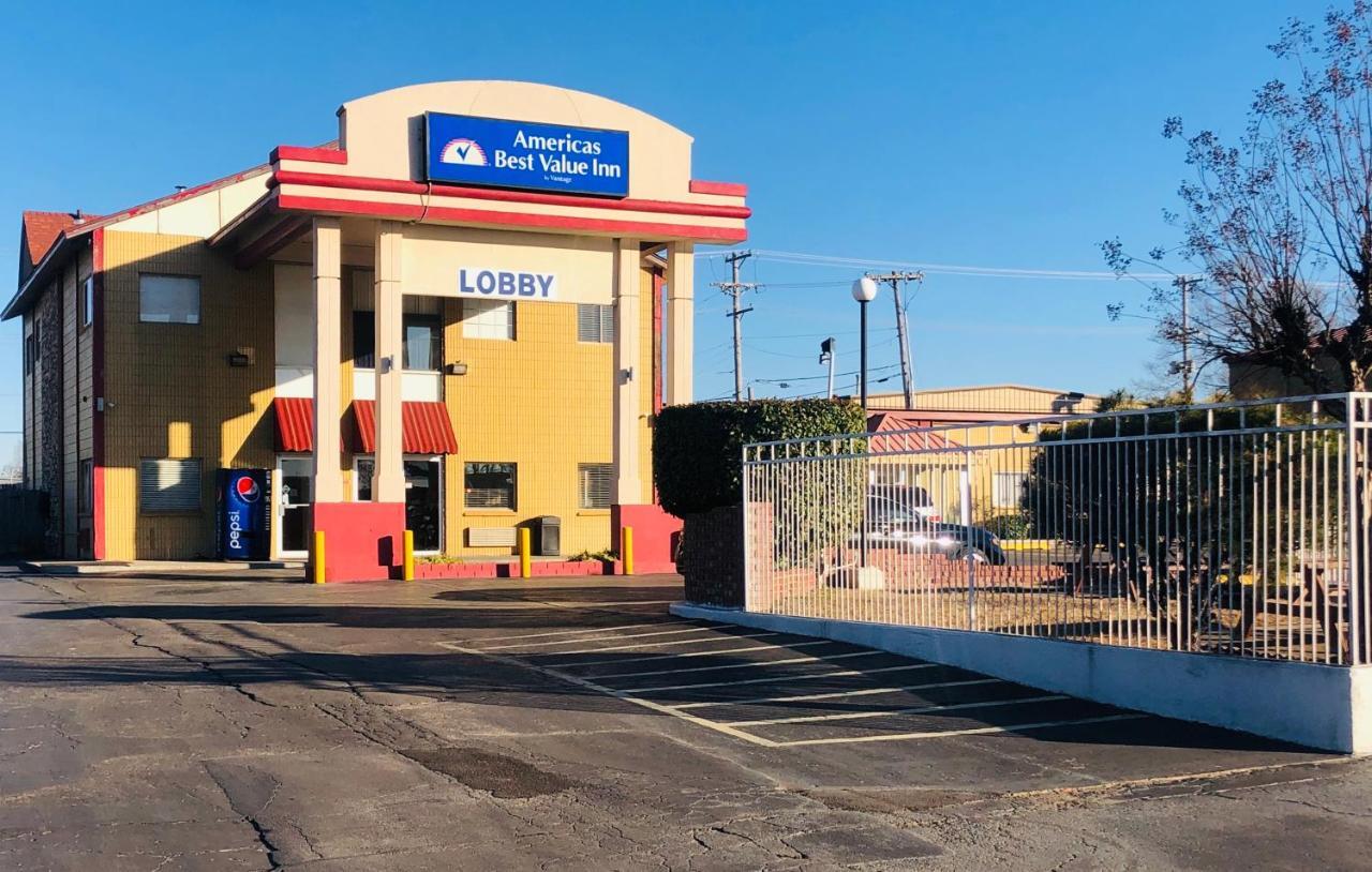 Americas Best Value Inn Tulsa I-44 Oakhurst Exterior foto